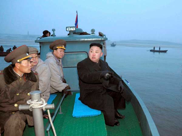 சர்வாதிகாரி கிங் ஜாங் உன்னின் காரில் இவ்வளவு வசதிகளா?....அடேங்கப்பா....!