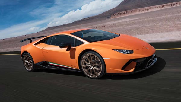 லாரியில் வந்து இறங்கிய லாம்போகினி! காரை டோர் டெலிவரி செய்த டீலர்