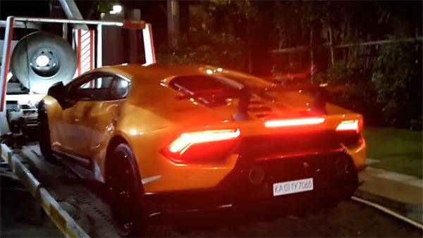 லாரியில் வந்து இறங்கிய லாம்போகினி! காரை டோர் டெலிவரி செய்த டீலர்