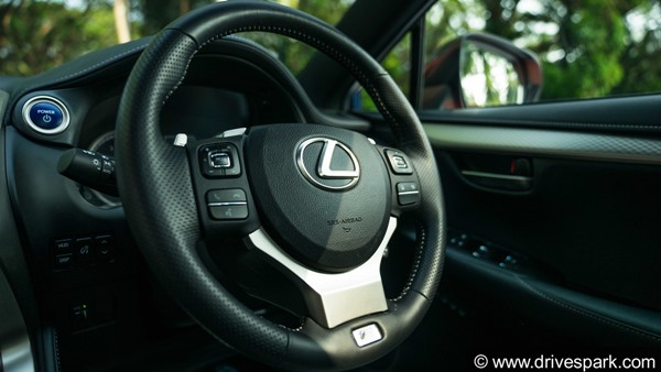 புதிய லெக்சஸ் என்எக்ஸ் 300எச் காரின் டெலிவிரி துவங்கியது!!