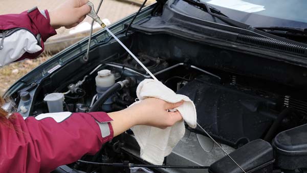 உங்கள் கார் குறைவான மைலேஜ் தருகிறதா நிச்சயம் இது தான் காரணமாக இருக்கும்