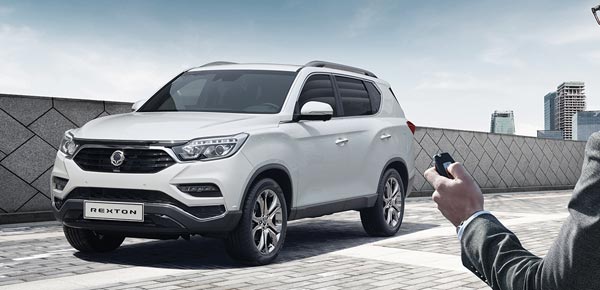 மஹிந்திரா எக்ஸ்யூவி700 எஸ்யூவியின் புதிய ஸ்பை படம் மற்றும் புதிய தகவல்கள்!!