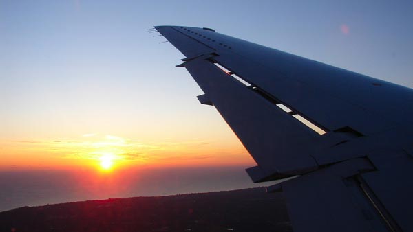 விமானத்தில் பயணம் செய்யுபவர்களுக்கான 7 முக்கிய டிப்ஸ்