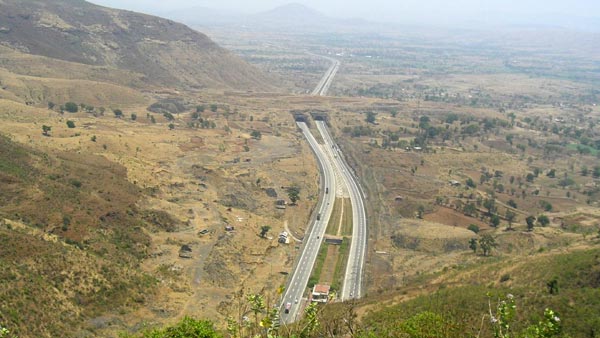 தான் லஞ்சம் வாங்கியதை வீடியோ எடுத்த இளைஞருக்கு லஞ்சம் வழங்க முயன்ற போலீஸ்! 