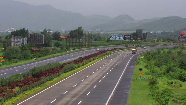 தான் லஞ்சம் வாங்கியதை வீடியோ எடுத்த இளைஞருக்கு லஞ்சம் வழங்க முயன்ற போலீஸ்! 