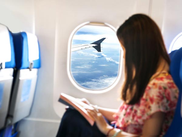 விமானத்தில் நீங்கள் சுவாசிக்கும் பிராண வாயு எங்கிருந்து வருகிறது தெரியுமா? விமானத்தில் நீங்கள் சுவாசிக்கும் பிராண வாயு எங்கிருந்து வருகிறது தெரியுமா?