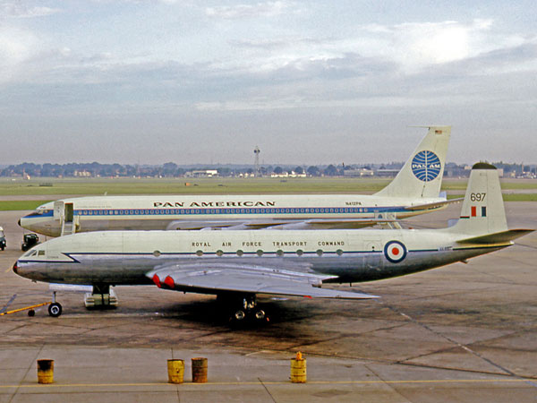 விமானத்தில் நீங்கள் சுவாசிக்கும் பிராண வாயு எங்கிருந்து வருகிறது தெரியுமா? விமானத்தில் நீங்கள் சுவாசிக்கும் பிராண வாயு எங்கிருந்து வருகிறது தெரியுமா?