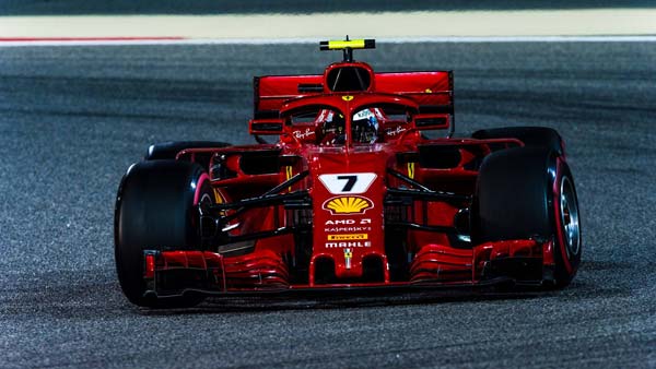 F-1 கார் ரேஸில் மெக்கானிக் கால் உடையும் அதிர்ச்சி விடியோ வெளியானது. 