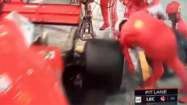 F-1 கார் ரேஸில் மெக்கானிக் கால் உடையும் அதிர்ச்சி விடியோ வெளியானது. 