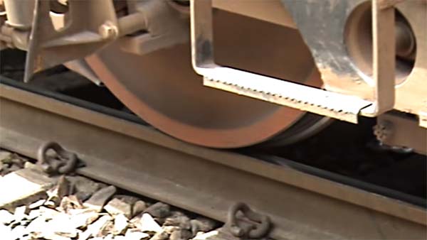 காவிரிக்காக போராடியவர் ரயிலில் ஏறியபோது ஷாக் அடித்தது எப்படி தெரியுமா?