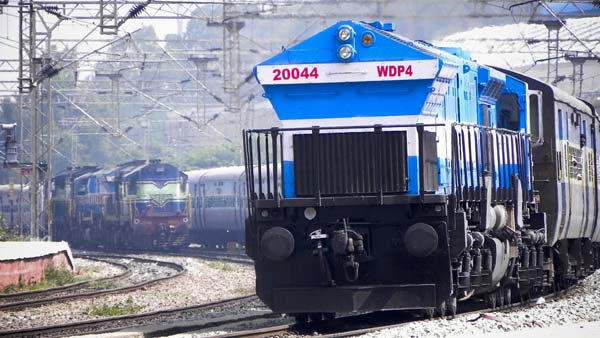 காவிரிக்காக போராடியவர் ரயிலில் ஏறியபோது ஷாக் அடித்தது எப்படி தெரியுமா?