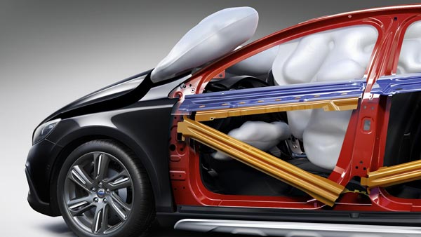 விபத்தில் சிக்கிய காருக்குள் இருப்பவர்ளுக்கு இவைகள் தான் பாதுகாப்பு