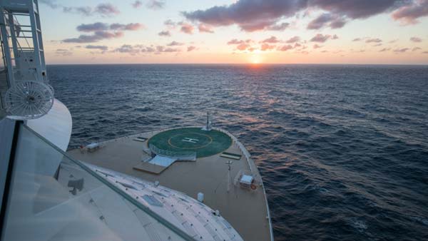 உலகின் மிகப்பெரிய சொகுசு கப்பல் பற்றி உங்களுக்கு தெரியுமா?