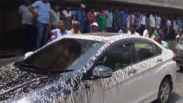 கோவையில் கார்கள் மீது சிதறிய தார்..! காரில் இருந்து தாரை அகற்ற பாதுகாப்பான வழிமுறை இதோ..!