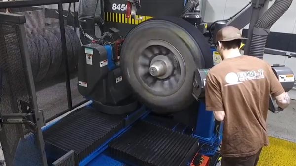 உங்கள் கார்/பைக் டயரை ரீ திரெட்டிங் செய்யலாமா?