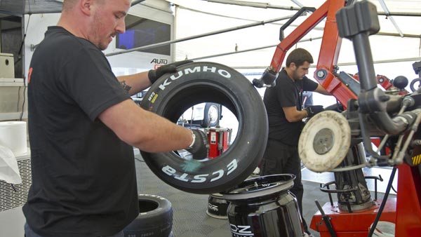 உங்கள் கார்/பைக் டயரை ரீ திரெட்டிங் செய்யலாமா?