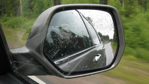 காரில் செல்லும் போது எப்படி லேன் மாற வேண்டும் தெரியுமா?