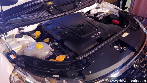 மஹிந்திரா எக்ஸ்யூவி500 எஸ்யூவியின் இந்த வேரியண்ட்டுக்கு எக்கச்சக்க டிமாண்ட்!