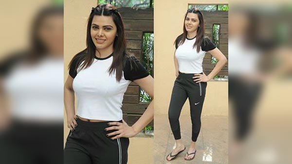 மெர்சிடெஸ் பென்ஸ் கார் வாங்கிய பாலிவுட் நடிகை ஷெர்லின் சோப்ரா-வீடியோ 