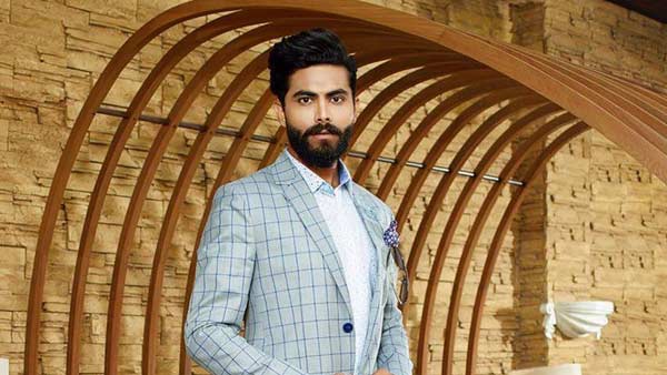 ஜடேஜா மனைவியின் தலைமுடியை இழுத்து தாக்கிய போலீஸ்.. கார் மோதியதால் ஆத்திரம்.. விபத்துக்கு காரணம் யார்