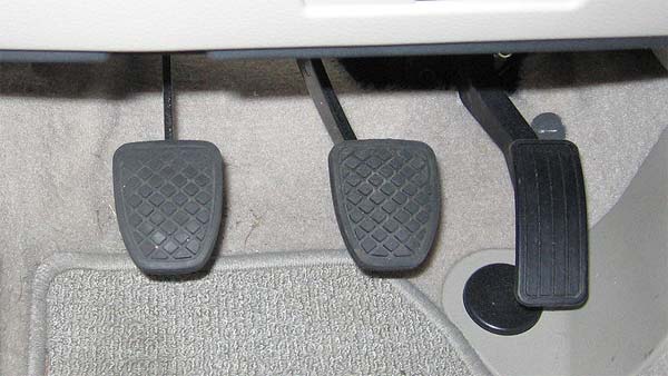 இந்திய டிரைவர்கள் முட்டாள்களா? இதையெல்லாமா நம்புவாங்க? அதிர்ச்சியளிக்கும் ஃபோர்டு சர்வே...