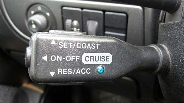 இந்திய டிரைவர்கள் முட்டாள்களா? இதையெல்லாமா நம்புவாங்க? அதிர்ச்சியளிக்கும் ஃபோர்டு சர்வே...