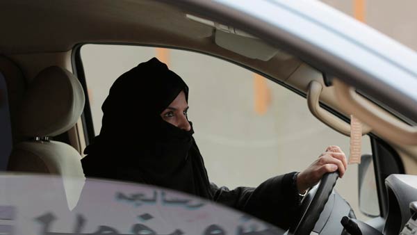 மகப்பேறு காலத்தில் பெண்கள் வாகனம் ஓட்டலாமா ? மகப்பேறு காலத்தில் பெண்கள் வாகனம் ஓட்டலாமா ?