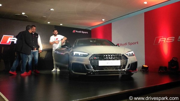 சென்னைக்கு டோனி, பெங்களூருவுக்கு கோஹ்லி...சாலைகளில் ஜாலியாக ஆடி கார் ஓட்டினார்...ரசிகர்கள் இன்ப அதிர்ச்சி...!