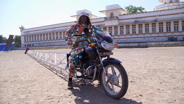 மோட்டார் சைக்கிள்கள் மூலம் படைக்கப்பட்ட வினோத உலக சாதனைகள்...!!!