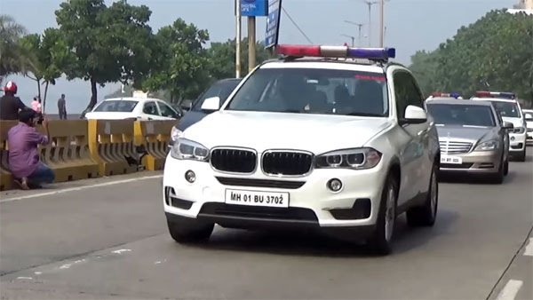 அம்பானியின் பாதுகாப்பிற்கு இவ்வளவு உயர் ரக கார்களா? எல்லாம் யார் வீட்டு காசு தெரியுமா?