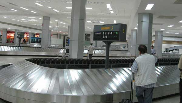 இரும்புத்திரை படத்தில் வருவது போல விமான போர்டிங் பாஸ்சில் இருந்து பயணிகளின் தகவல்களை திருட முடியுமா?