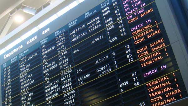 இரும்புத்திரை படத்தில் வருவது போல விமான போர்டிங் பாஸ்சில் இருந்து பயணிகளின் தகவல்களை திருட முடியுமா?