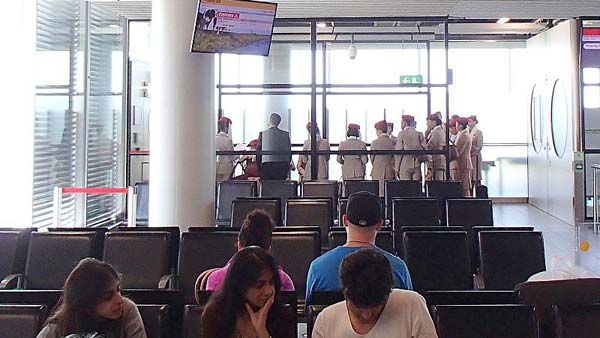 இரும்புத்திரை படத்தில் வருவது போல விமான போர்டிங் பாஸ்சில் இருந்து பயணிகளின் தகவல்களை திருட முடியுமா?