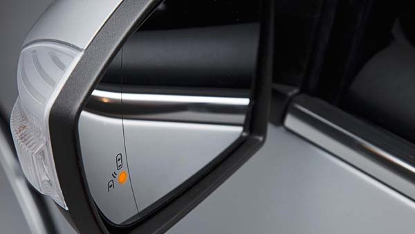 காரில் செல்லும் போது பிளைண்ட் ஸ்பாட் பகுதியில் வரும் வாகனங்களால் ஏற்படும் விபத்துக்களை தவிர்ப்பது எப்படி?