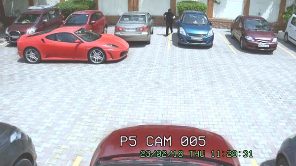 ஃபெராரி காரை விட்டு விட்டு டாடா டியாகோ காரை திருடிய திருடன்...! என்ன காரணமாக இருக்கும்?