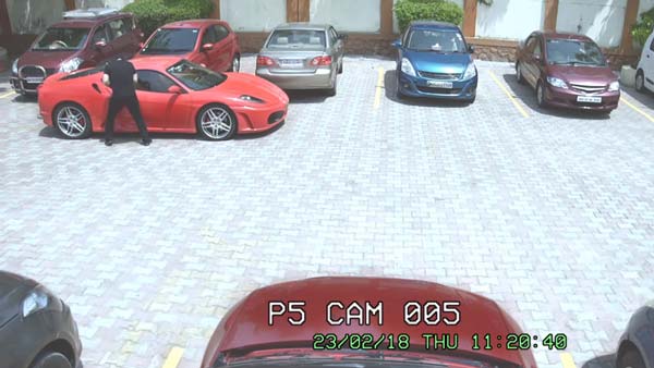 ஃபெராரி காரை விட்டு விட்டு டாடா டியாகோ காரை திருடிய திருடன்...! என்ன காரணமாக இருக்கும்?