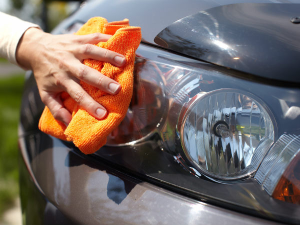 உங்கள் காரை குறைந்த செலவில் சுத்தம் செய்வது எப்படி? சுறுக் நறுக் டிப்ஸ்கள்