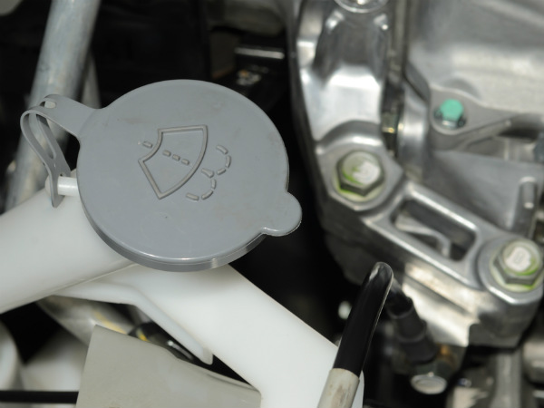 உங்கள் காரை குறைந்த செலவில் சுத்தம் செய்வது எப்படி? சுறுக் நறுக் டிப்ஸ்கள்