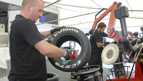 உங்கள் காருக்கான சிறந்த டயரை தேர்வு செய்வது எப்படி?