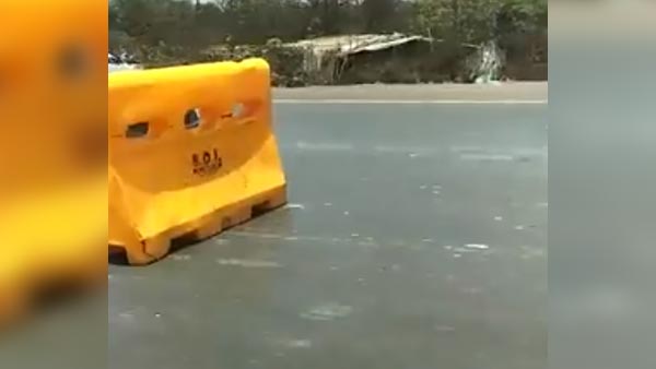 டோல்கேட் கட்டணத்தை தவிர்ப்பதற்காக பேரிகார்டை காரில் இடித்து தள்ளி சென்ற வில்லங்க டிரைவர் சிக்கினார்...!!