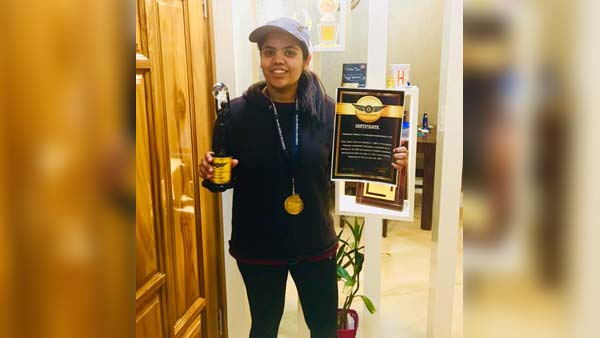 அம்மாடியோவ்...19 ஆயிரம் அடி உயர சிகரத்தை பைக்கில் எட்டி பிடித்த சாதனை மாணவி ரியா யாதவ்...! 