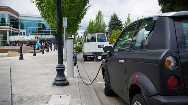 ஒவ்வொரு 3 கி.மீ தூரத்திற்கும் ஒரு சார்ஜிங் ஸ்டேஷன் அமைக்க அரசு புது திட்டம்; இனி துணிந்து எலெக்ட்ரிக் கார் வாங்கலாம் ஒவ்வொரு 3 கி.மீ தூரத்திற்கும் ஒரு சார்ஜிங் ஸ்டேஷன் அமைக்க அரசு புது திட்டம்; இனி துணிந்து எலெக்ட்ரிக் கார் வாங்கலாம்