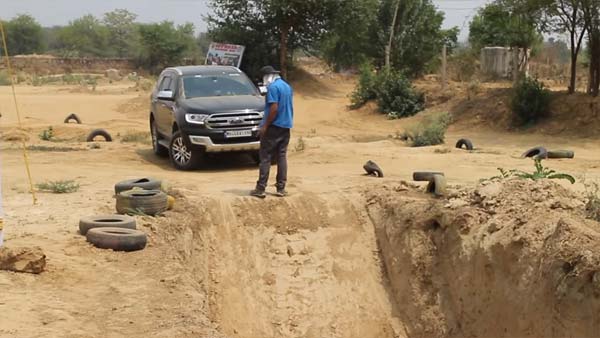 ஃபார்ச்சூனர் Vs என்டெவர் ஆப் ரோட்டில் சிறந்த கார் எது?