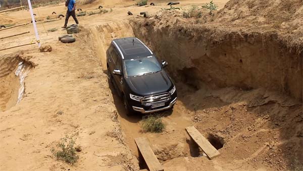 ஃபார்ச்சூனர் Vs என்டெவர் ஆப் ரோட்டில் சிறந்த கார் எது?