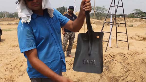 ஃபார்ச்சூனர் Vs என்டெவர் ஆப் ரோட்டில் சிறந்த கார் எது?