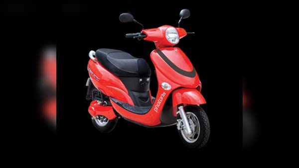 உங்கள் பெட்ரோல் ஸ்கூட்டருக்கு பதிலாக எலெக்ட்ரிக் ஸ்கூட்டருக்கு மாறுங்கள்; டாப் 5 எலெக்டரிக் ஸ்கூட்ட