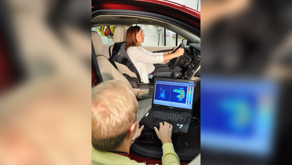 சீட் எந்த போஸிஷனில் இருந்தால் உங்களுக்கு கார் ஓட்ட வசதியாக இருக்கும்?