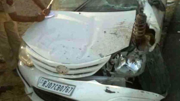 காருக்குள் கணவன் மனைவி சண்டையால் விபரீதம்... 4 பேர் உயிர் பறிபோன விபரீதம்!!