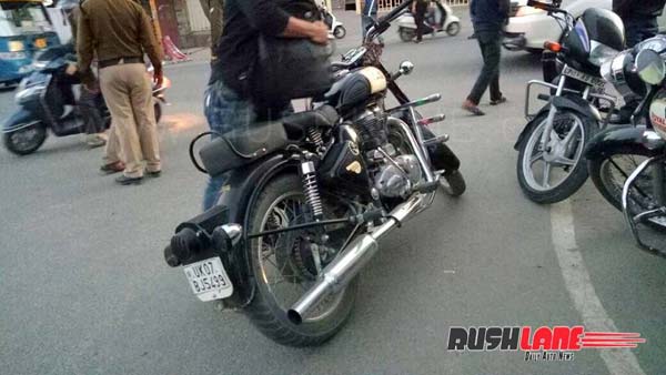 கார் நேம் போர்டு மாட்டி 