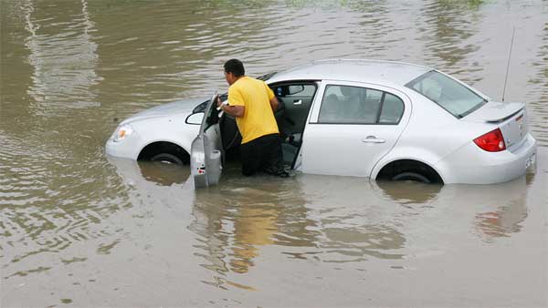 இந்தியாவில் சூப்பர் கார்கள் லாயக்கற்றவை ; பெங்களூருவில் நடந்த கூத்து தெரியுமா?